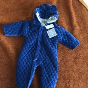 Kate Quinn snow jumper